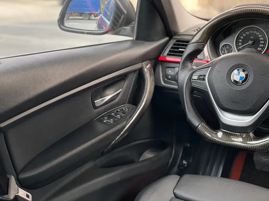 BMW 3 Series 2018 — фото 15