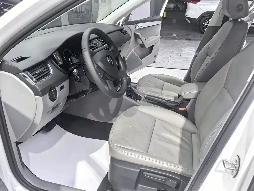 Skoda Octavia 2015 — фото 9