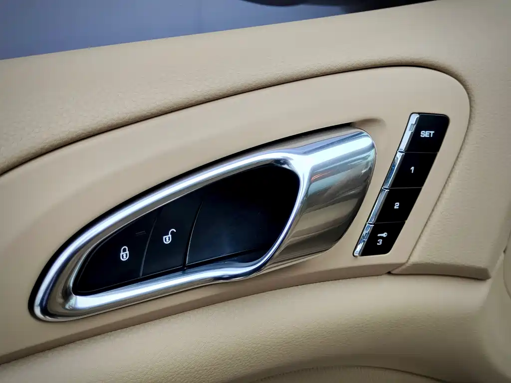 Porsche Cayenne 2013 — фото 16