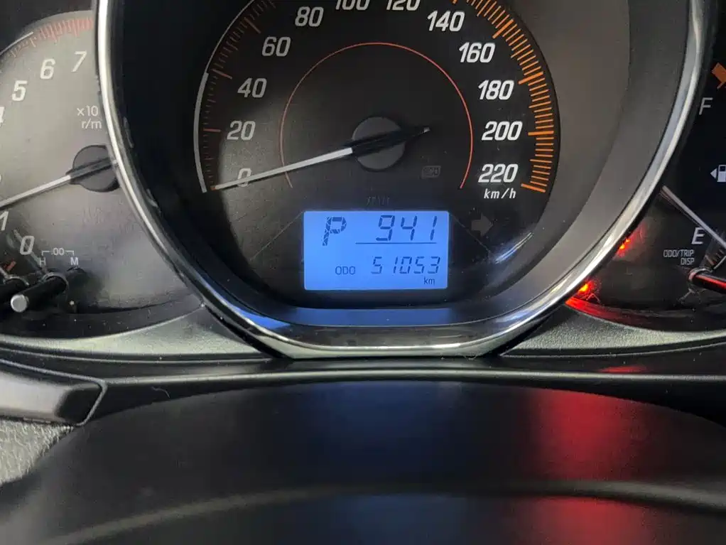 Toyota Yaris L 2020 — фото 11