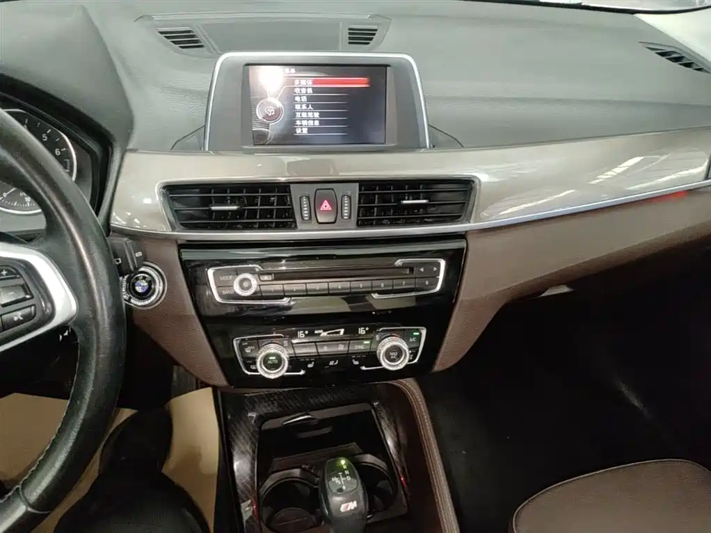 BMW X1 2017 — фото 13