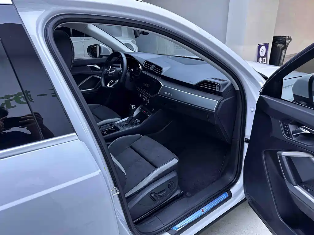 Audi Q3 2023 — фото 11