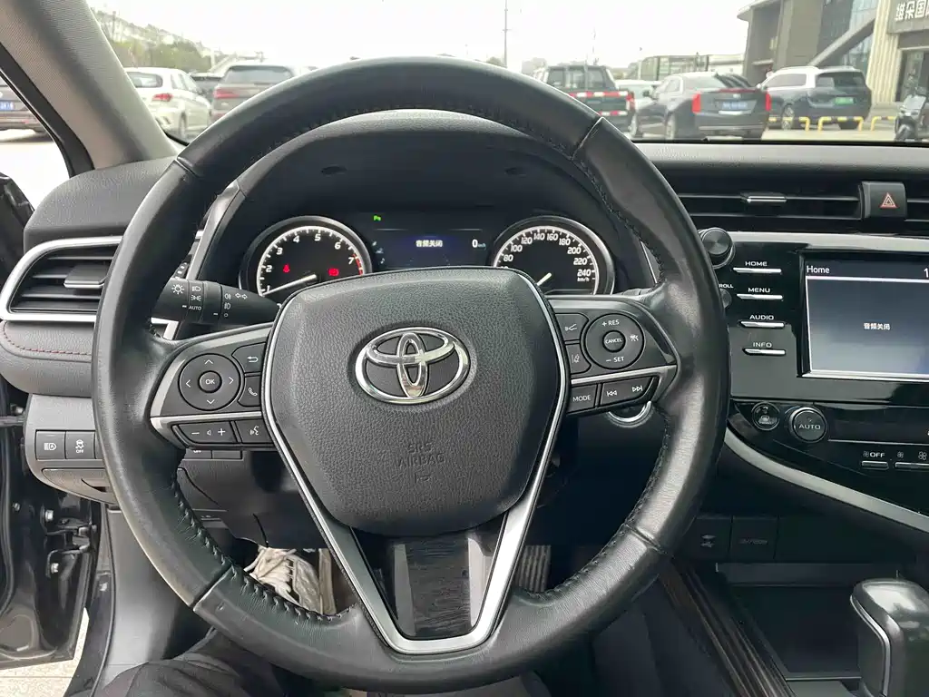 Toyota Camry 2019 — фото 11