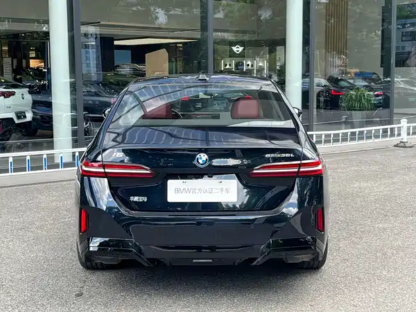 BMW i5 2025