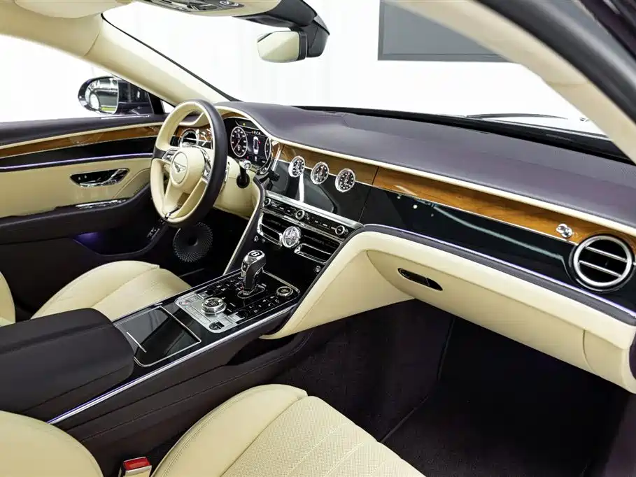Bentley Flying Spur 2020 — фото 15