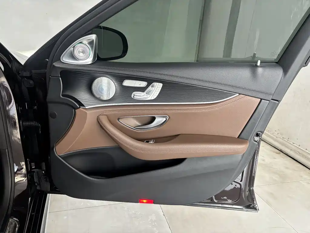 Mercedes-Benz E-Class 2023 — фото 25