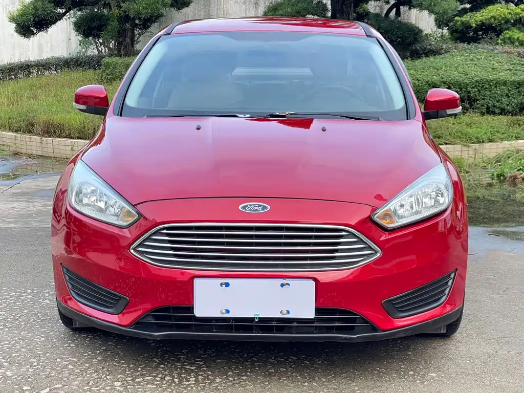 Ford Focus 2018 — фото 12