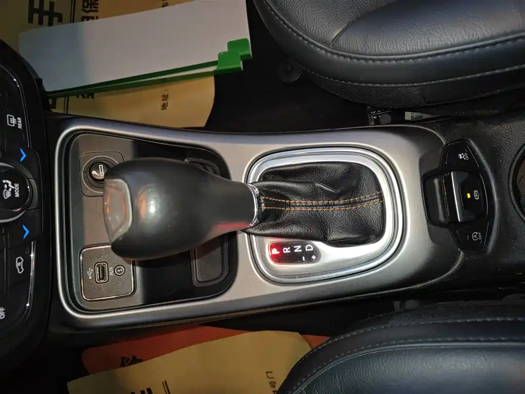 Jeep Compass 2017 — фото 14