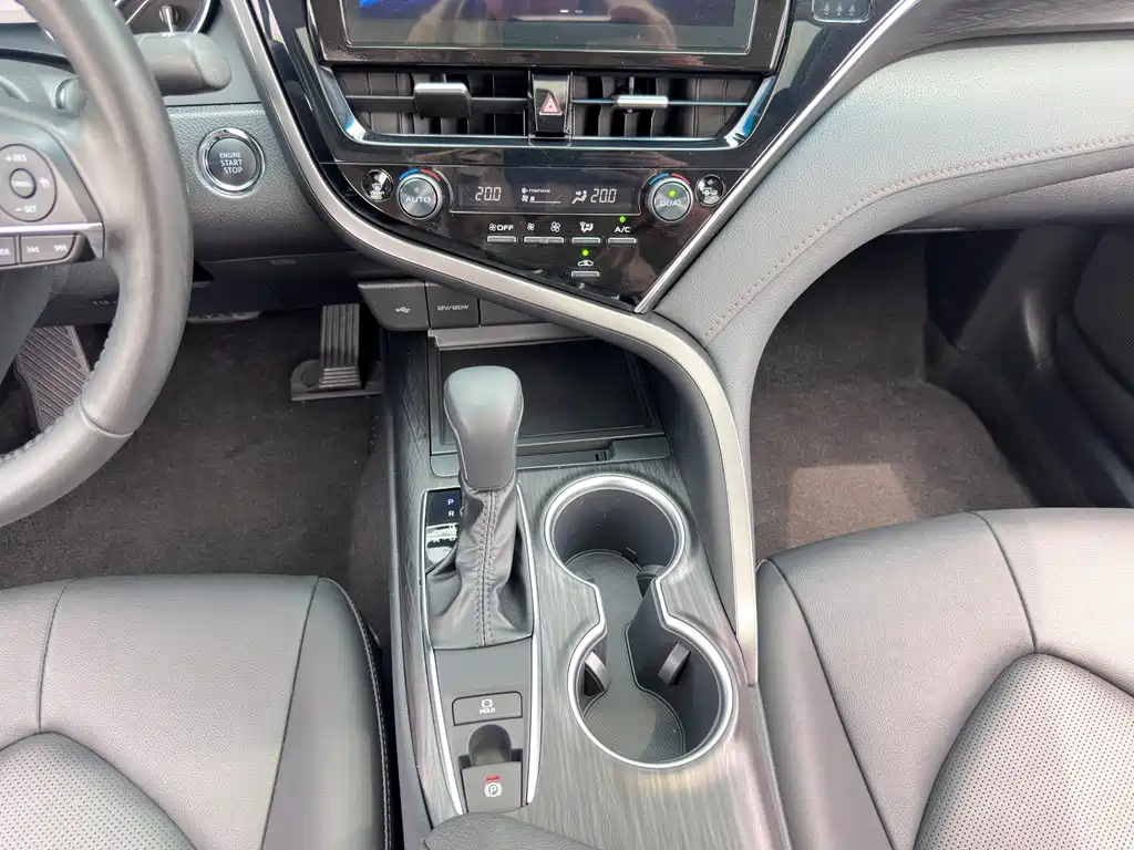 Toyota Camry 2023 — фото 17