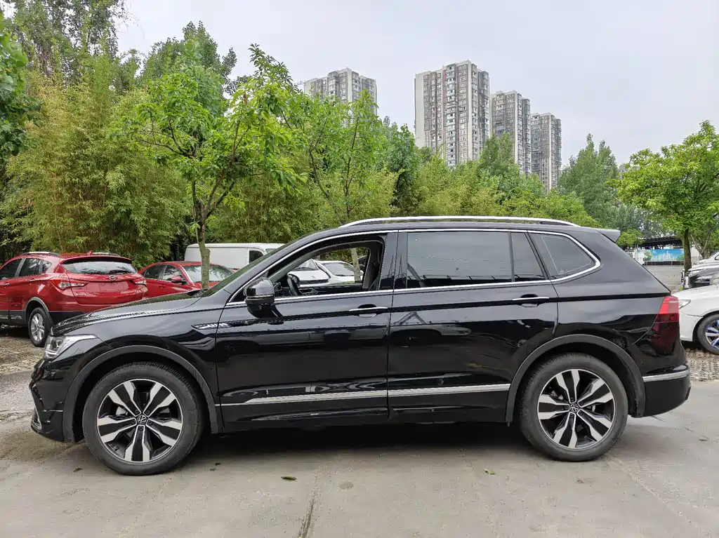 Volkswagen Tiguan L 2024 — фото 7