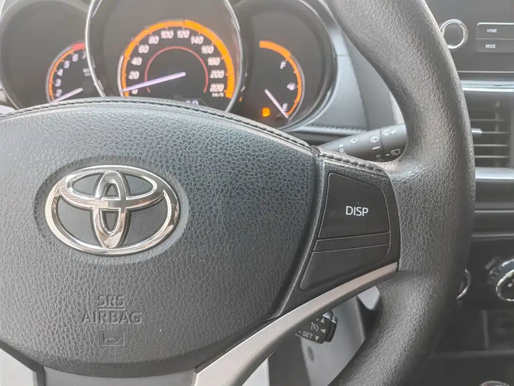 Toyota Yaris L 2022 — фото 16