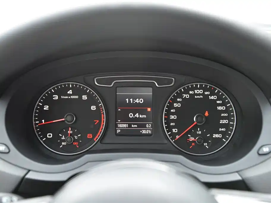 Audi Q3 2015 — фото 11