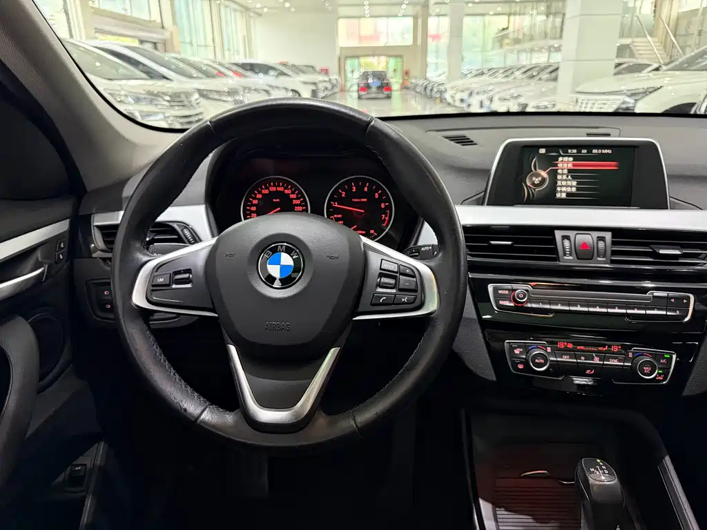 BMW X1 2017 — фото 13