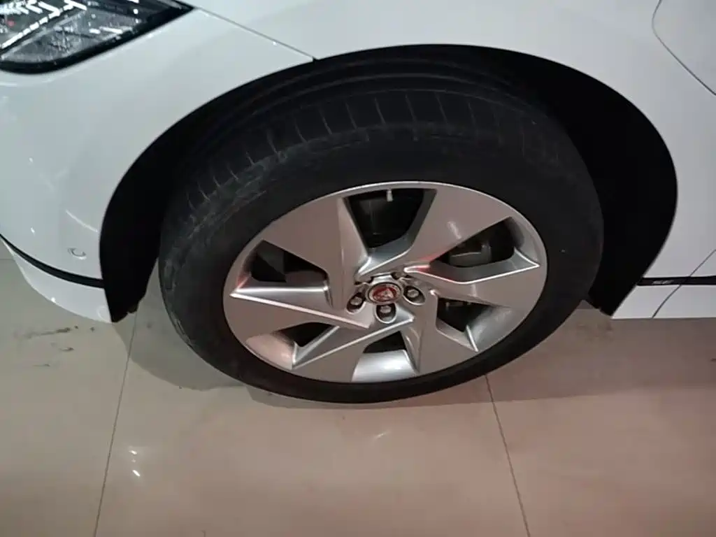 Jaguar I-PACE 2020 — фото 23