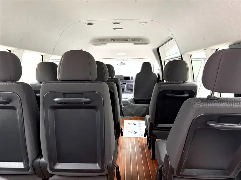 Toyota Hiace 2018 — фото 7
