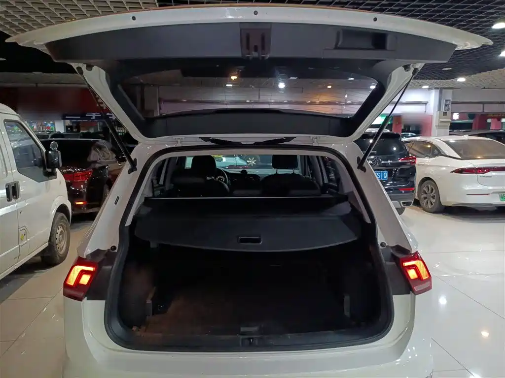 Volkswagen Tiguan L 2020 — фото 22