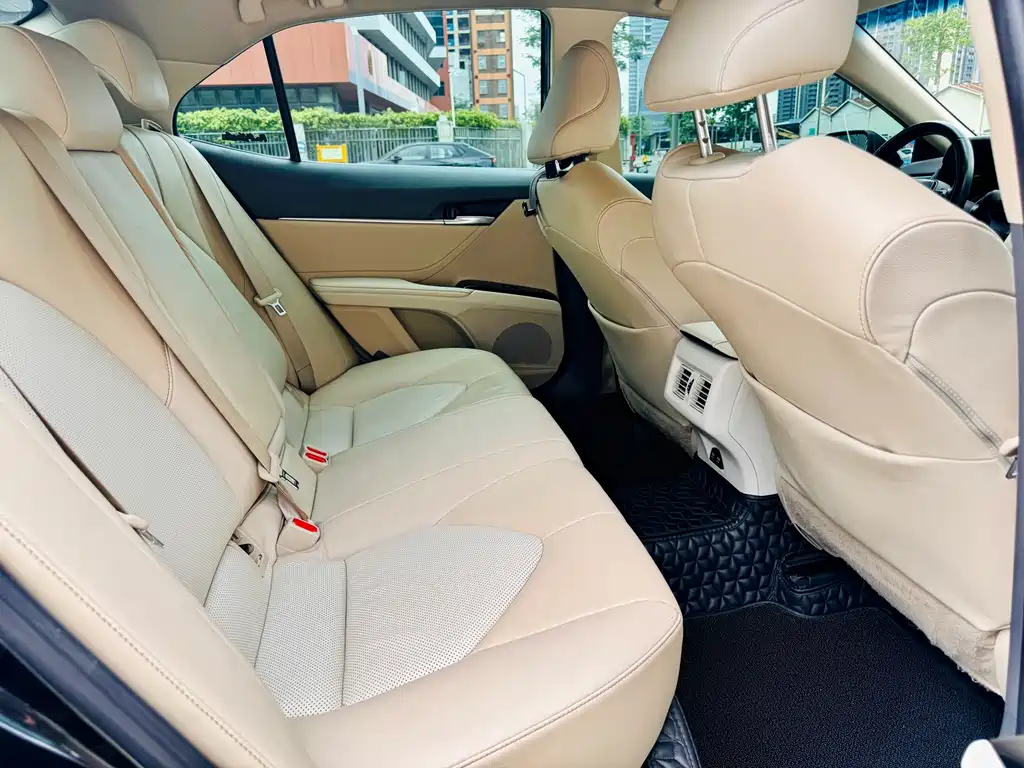 Toyota Camry 2020 — фото 16