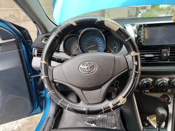 Toyota Yaris L 2014