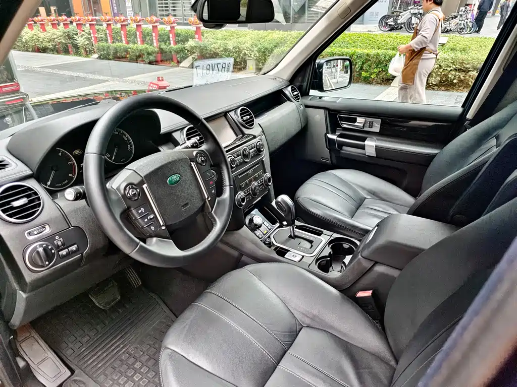 Land Rover Discovery 2012 — фото 18