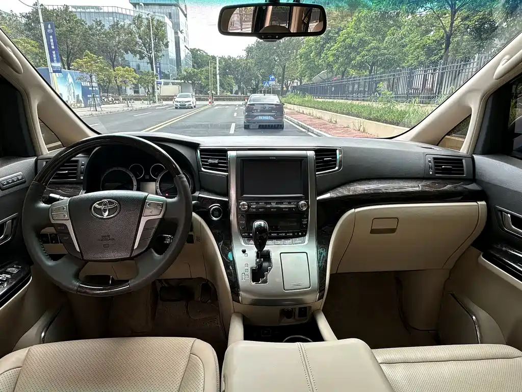 Toyota Alphard 2014