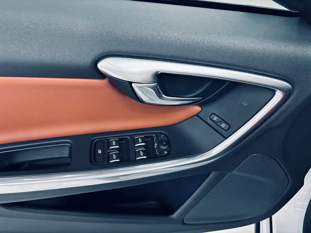 Volvo S60 2020 — фото 13