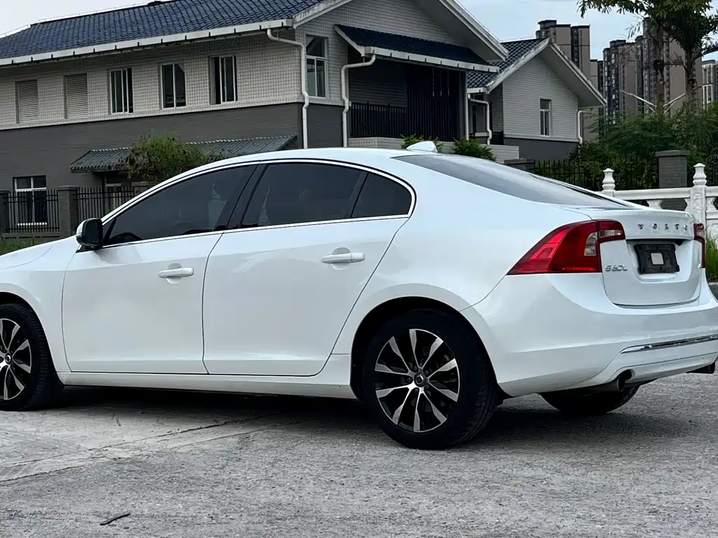 Volvo S60 2019 — фото 5