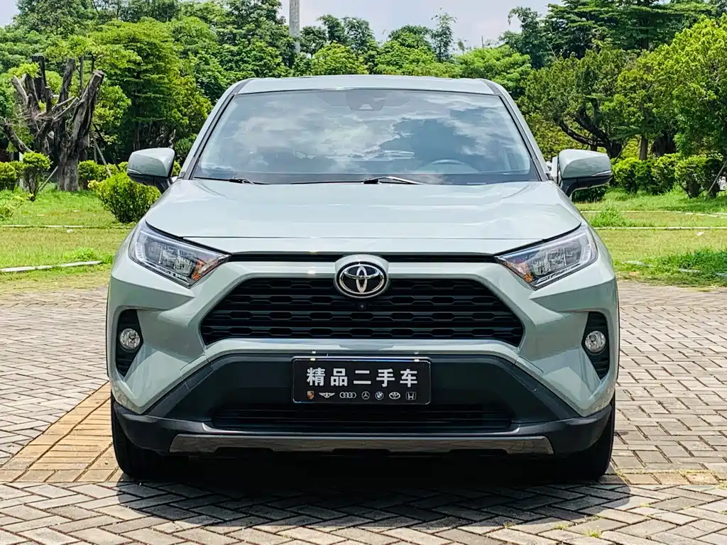 Toyota RAV4 2021 — фото 2