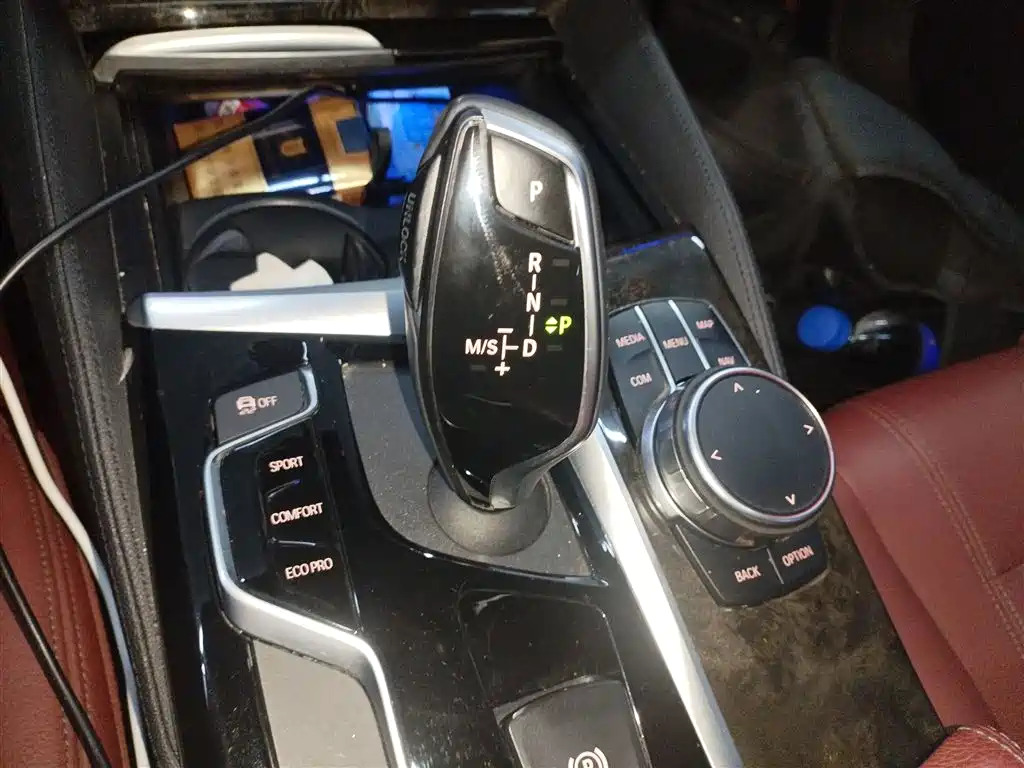 BMW 5 Series 2019 — фото 14