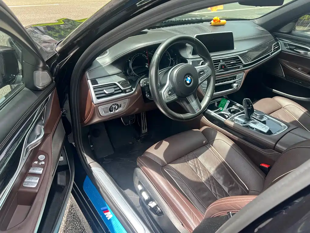 BMW 7 Series 2018 — фото 9