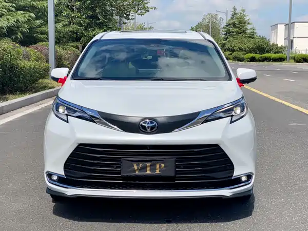 Toyota Sienna 2024
