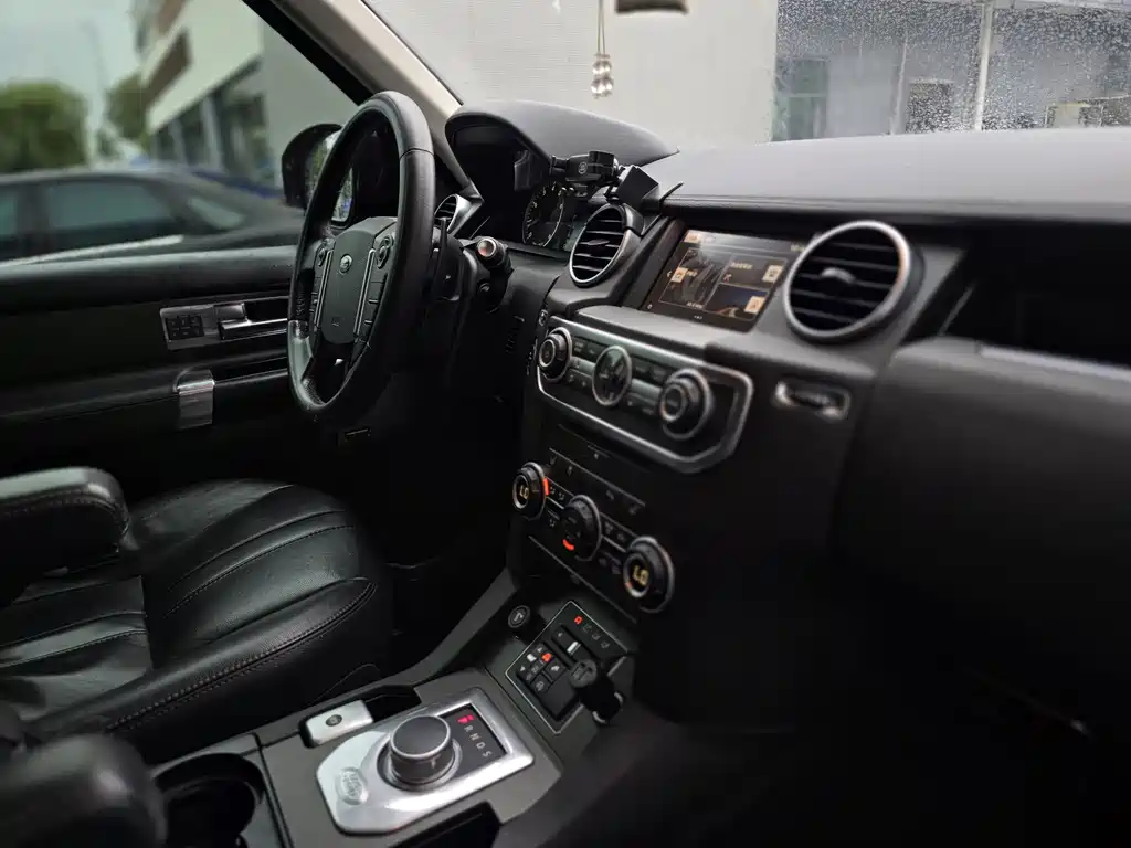 Land Rover Discovery 2016 — фото 8