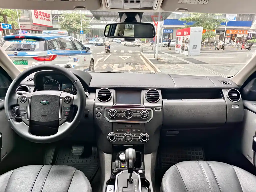 Land Rover Discovery 2012 — фото 21