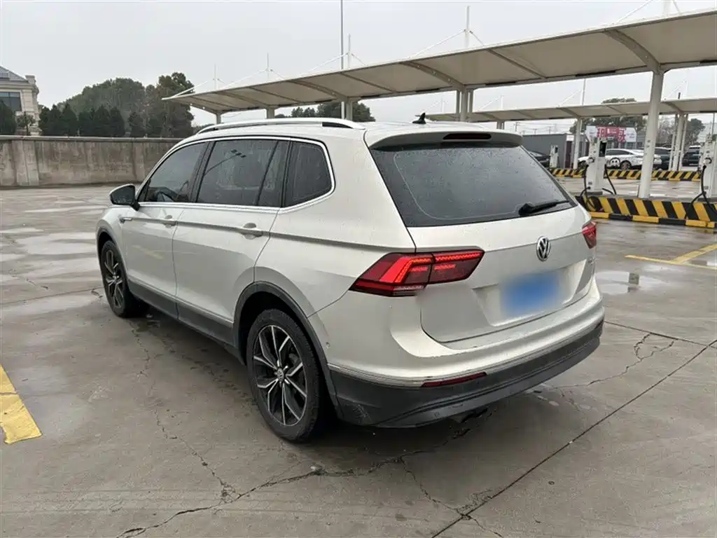 Volkswagen Tiguan L 2017 — фото 5
