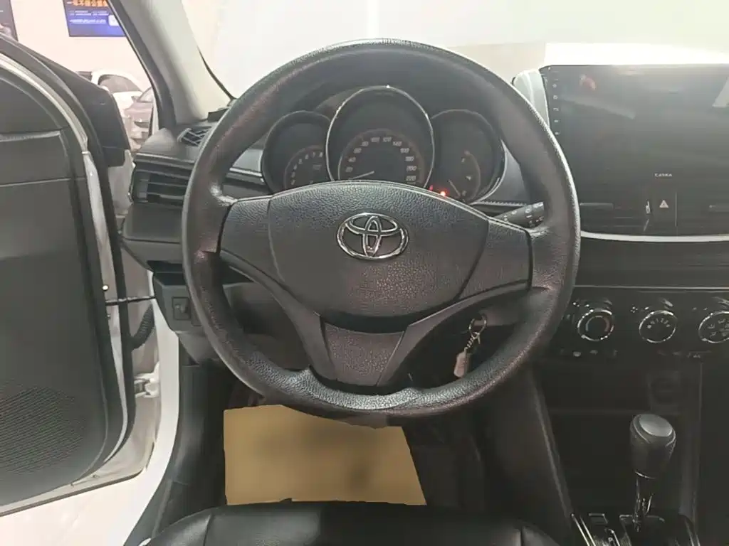 Toyota Yaris L 2021 — фото 11