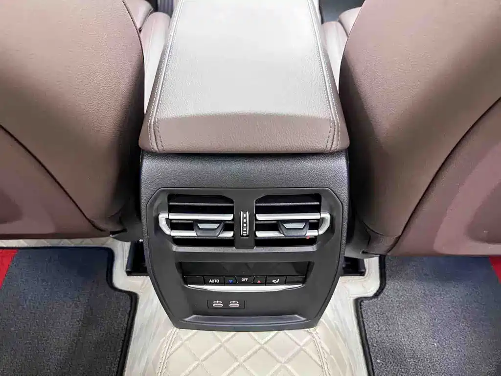 BMW 3 Series 2023 — фото 10