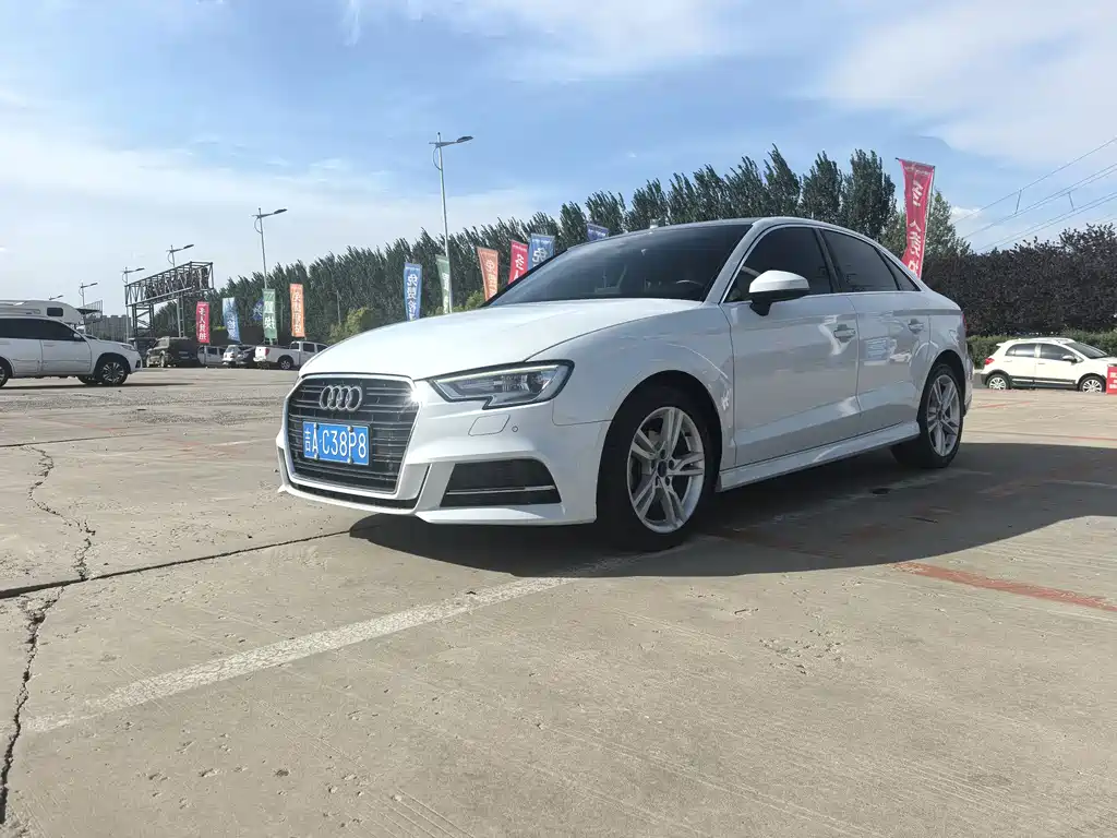 Audi A3 2018 — фото 1