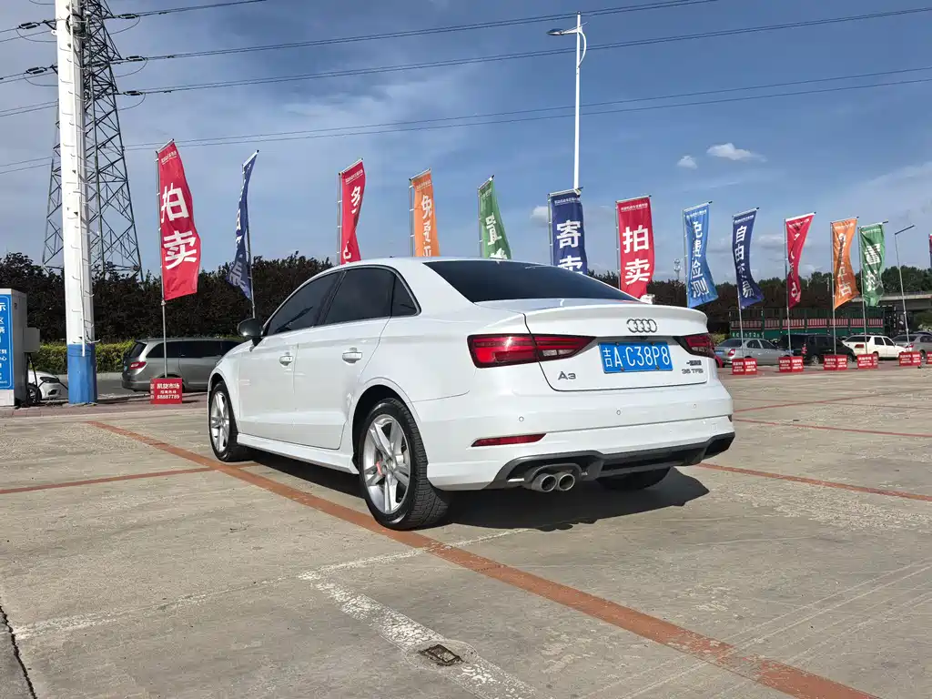 Audi A3 2018 — фото 9
