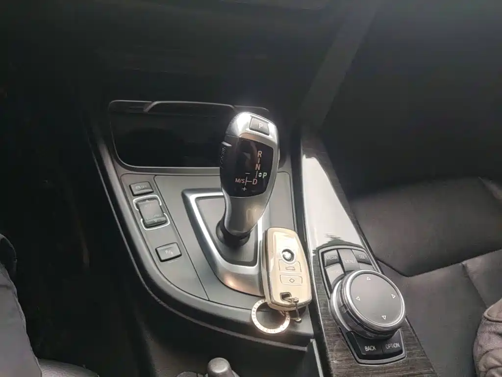 BMW 3 Series 2016 — фото 14