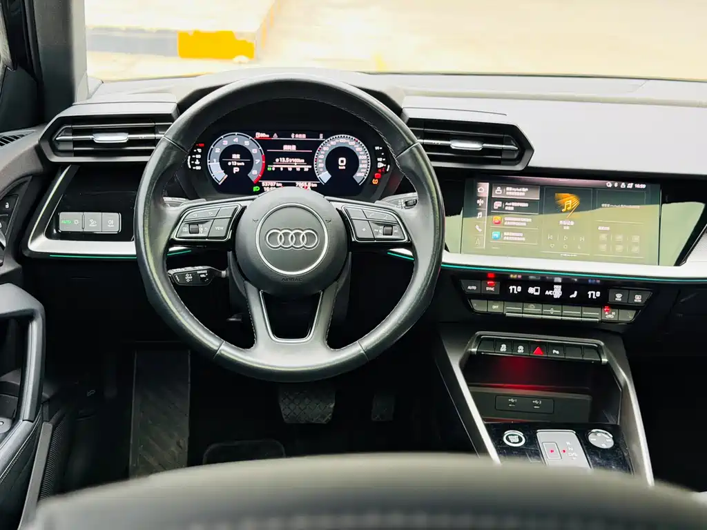 Audi A3 2024 — фото 11