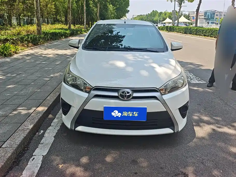 Toyota Yaris L 2015