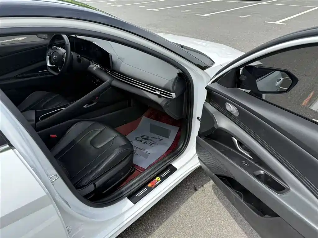 Hyundai Elantra 2022 — фото 11