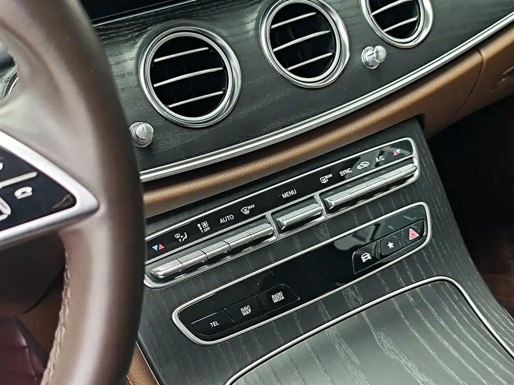 Mercedes-Benz E-Class 2023 — фото 12