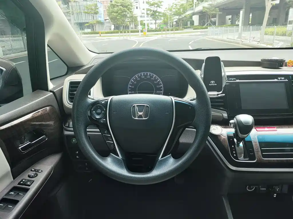 Honda Odyssey 2016 — фото 12