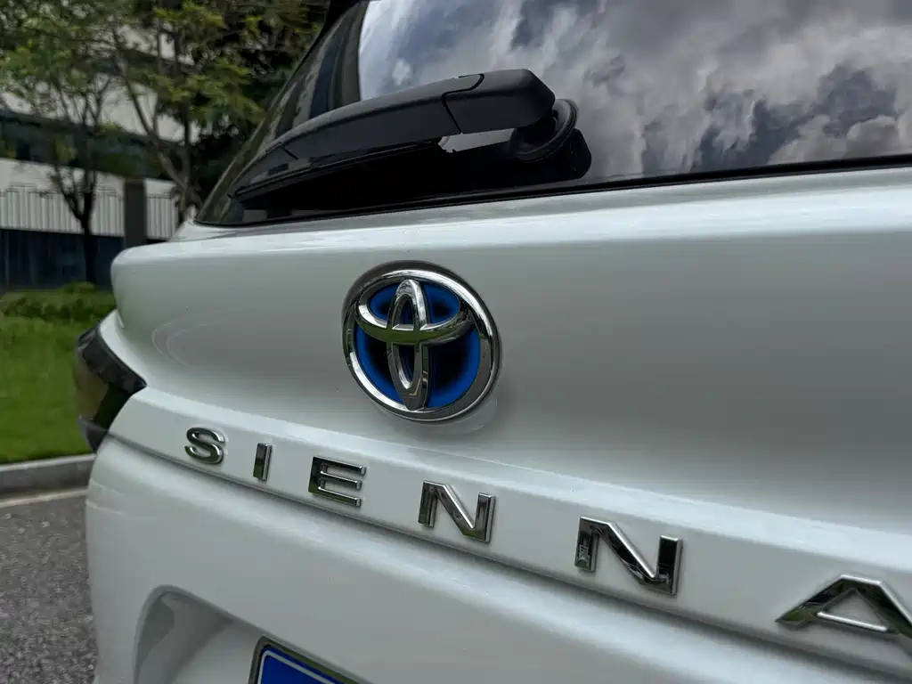 Toyota Sienna 2022 — фото 24