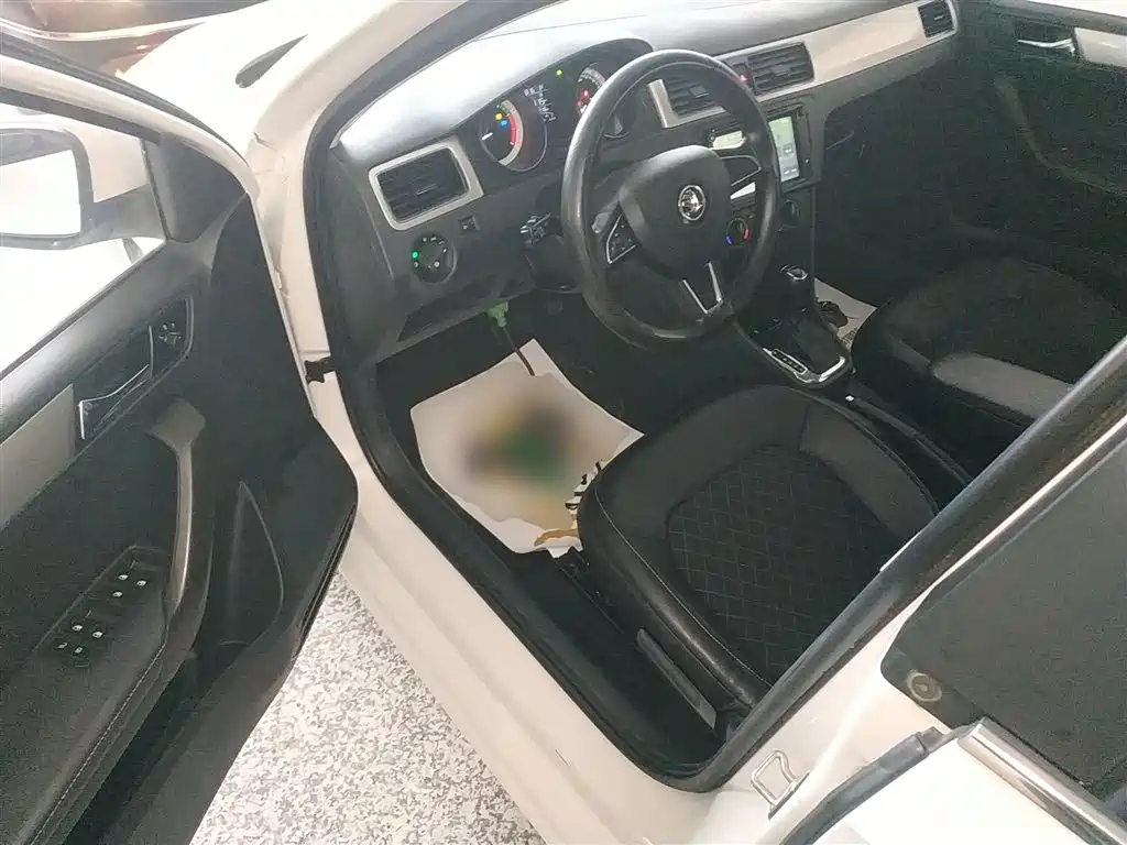 Skoda Rapid Spaceback 2019 — фото 12