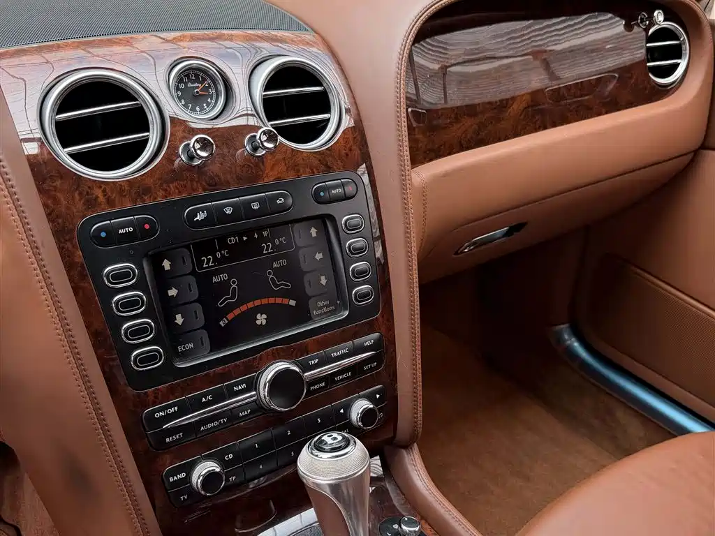 Bentley Flying Spur 2008 — фото 12