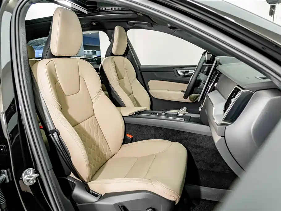 Volvo XC60 2026 — фото 21