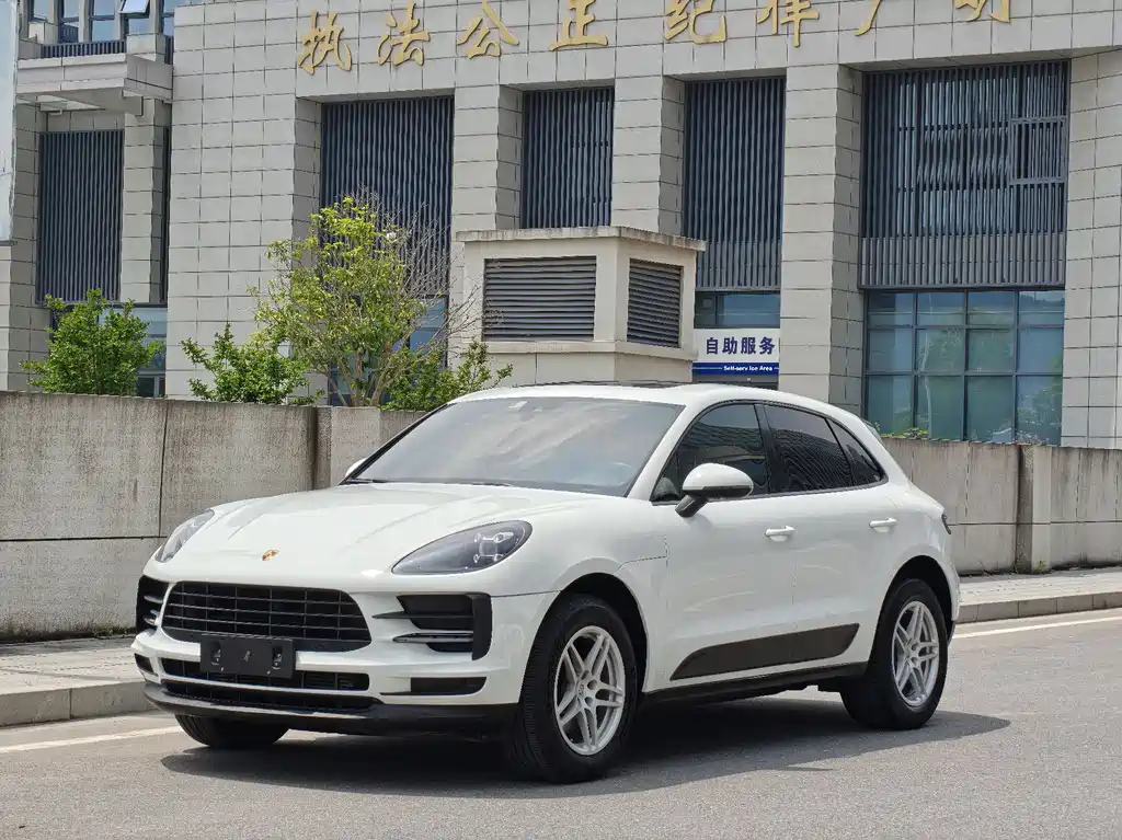 Porsche Macan 2019 — фото 1