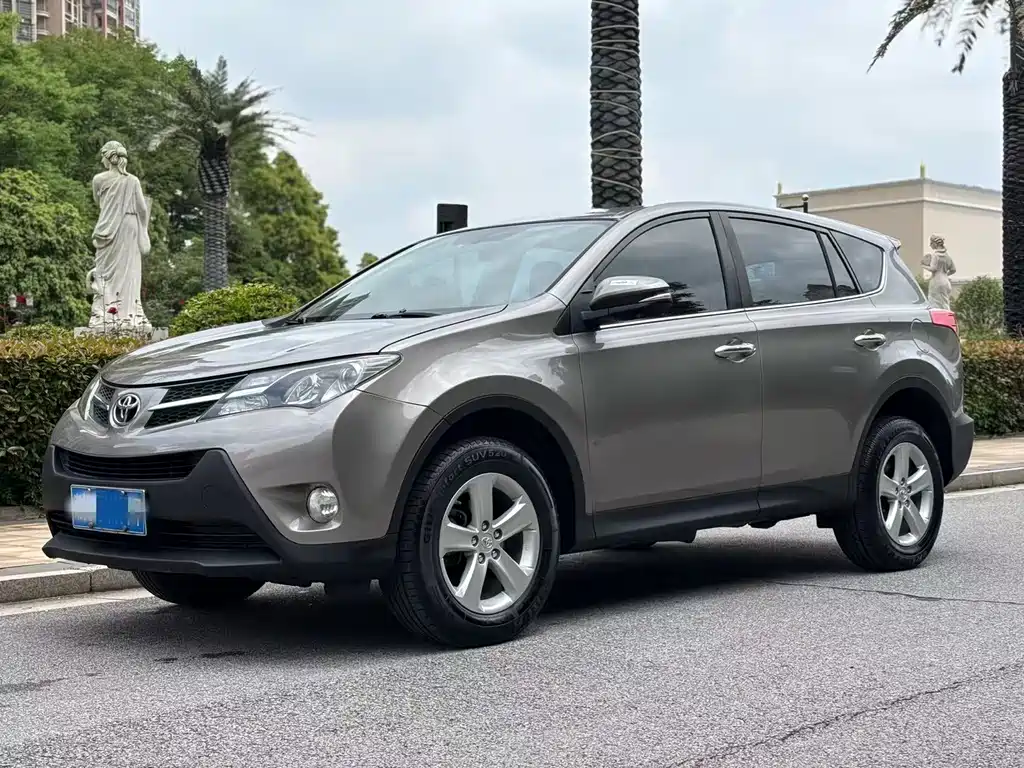 Toyota RAV4 2014 — фото 1
