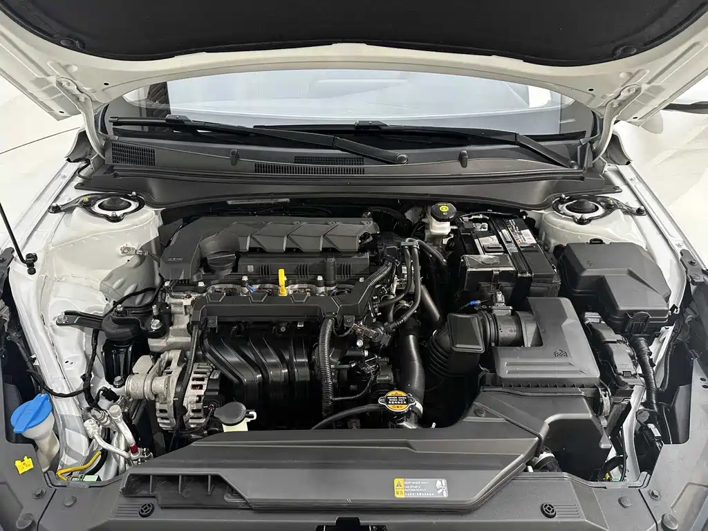 Hyundai Elantra 2023 — фото 11